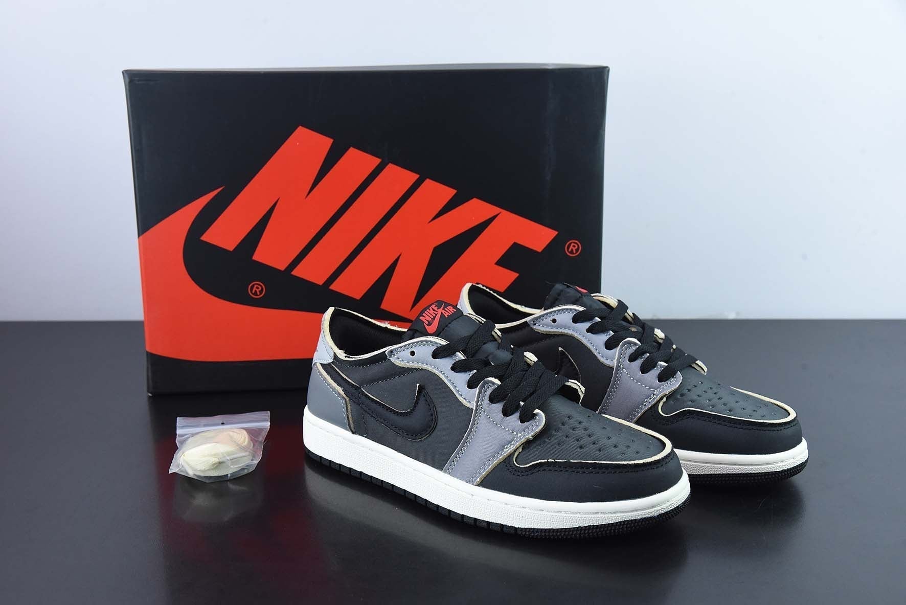 AJ 1 Low SE “EXC Black Smoke Grey“