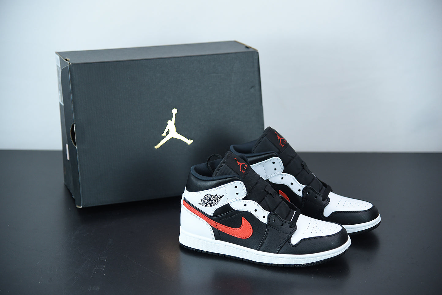 AJ 1 Mid "Chile Red"