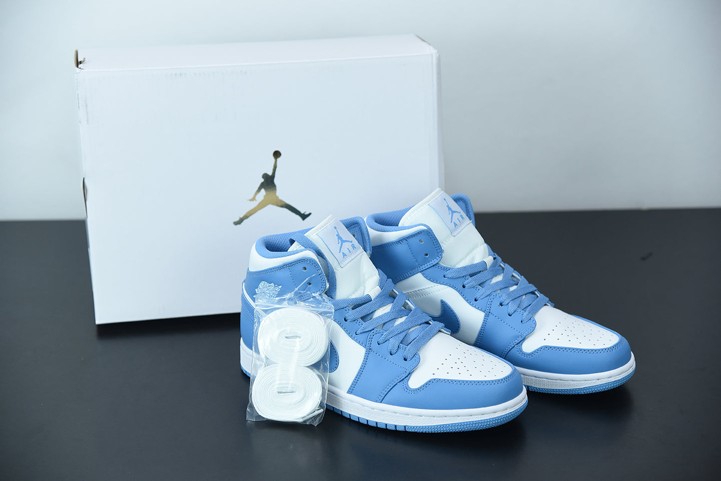 AJ 1 Mid "UNC"