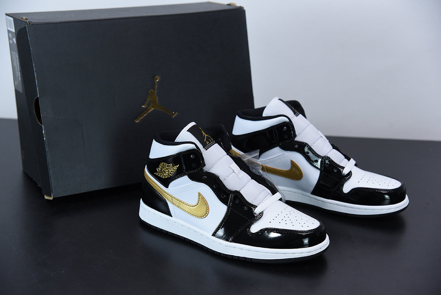 AJ 1 Mid Black Metallic Gold White