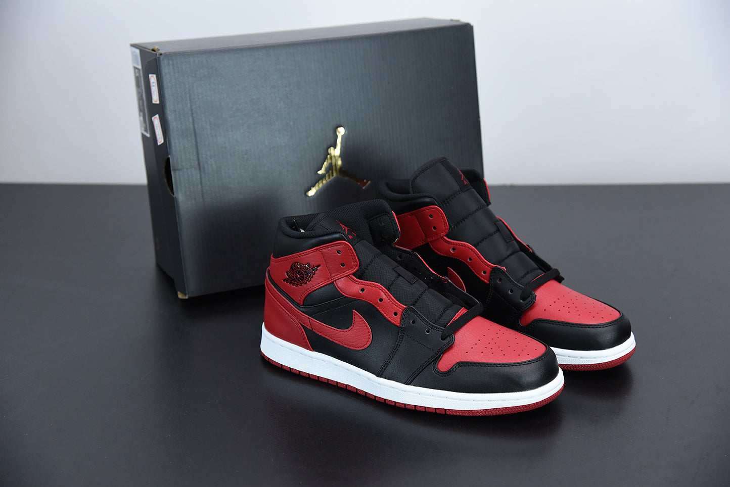 AJ 1 Mid Bred