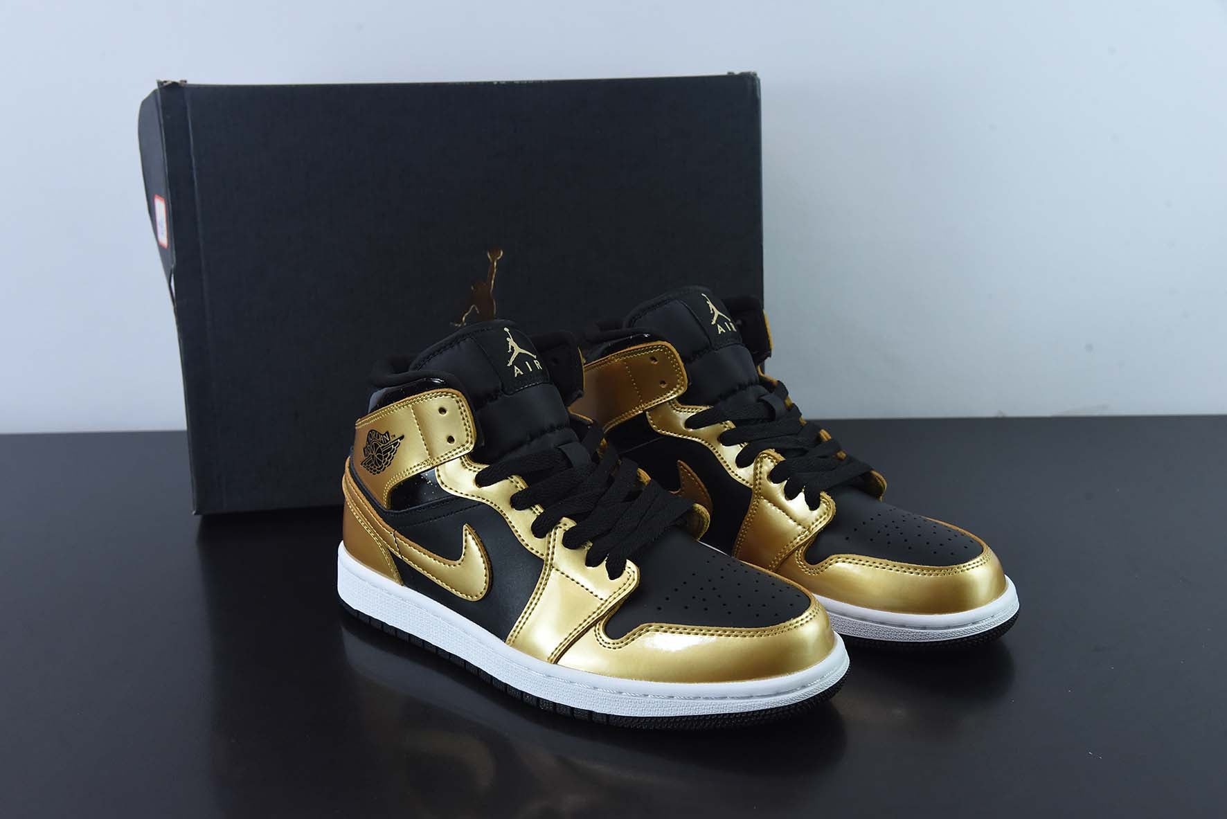AJ 1 Mid SE "Metallic Gold Black"