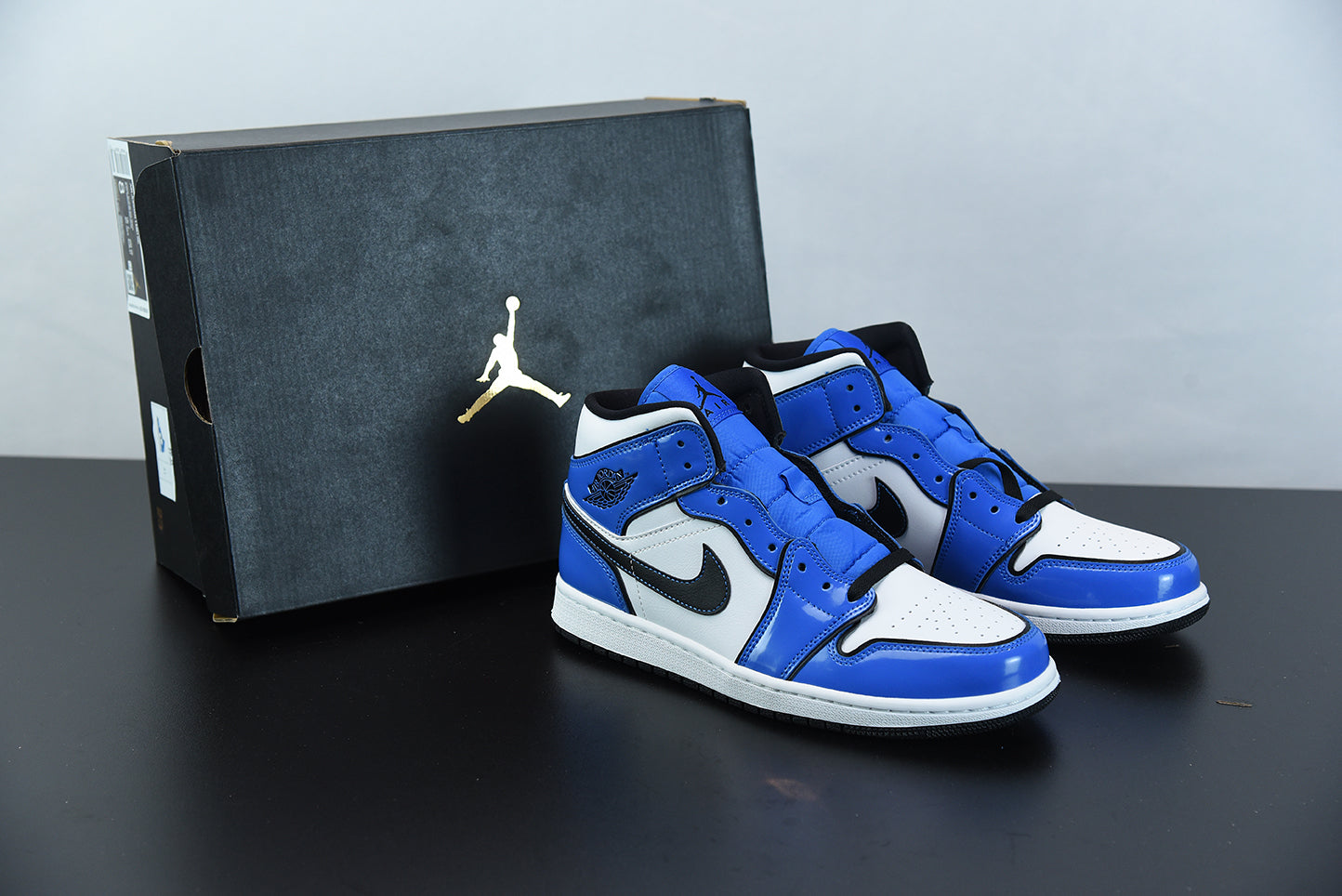 AJ 1 Mid Signal Blue