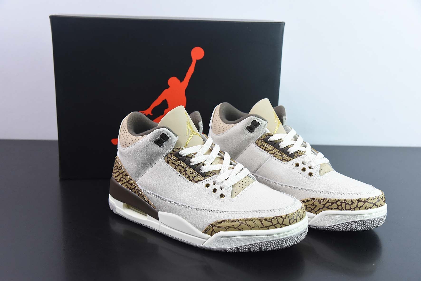 AJ 3 "Palomino"