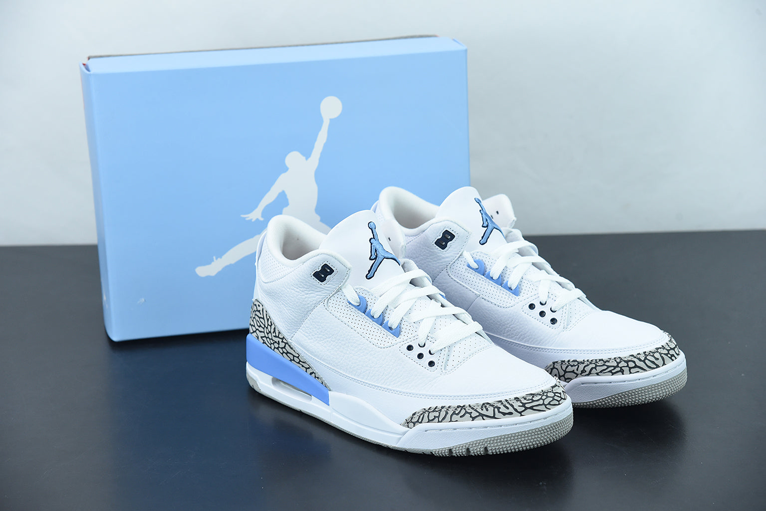 AJ 3 RT "UNC"