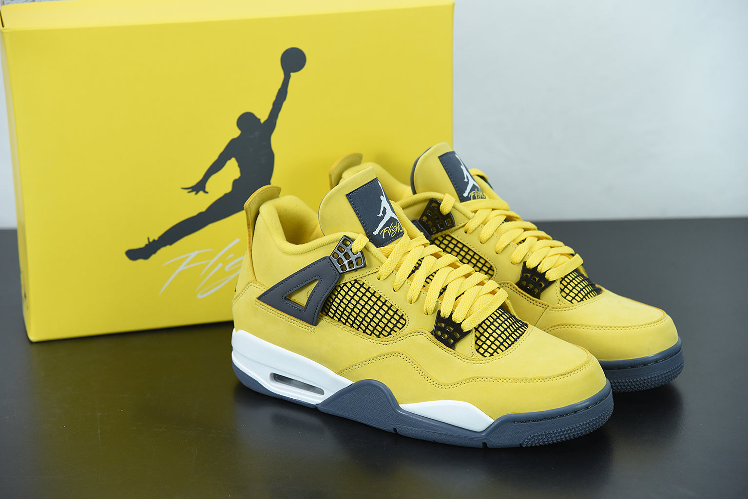 AJ 4 RT Lightning