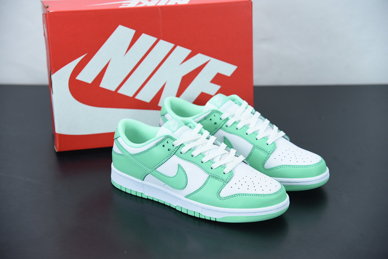 NK DK Low "Green Glow"
