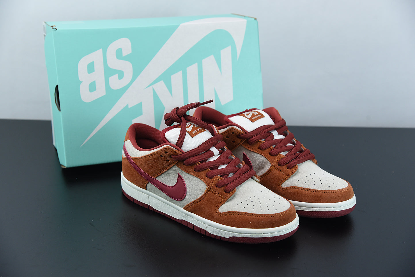 NK DK Low Pro SB 'Dark Russet'