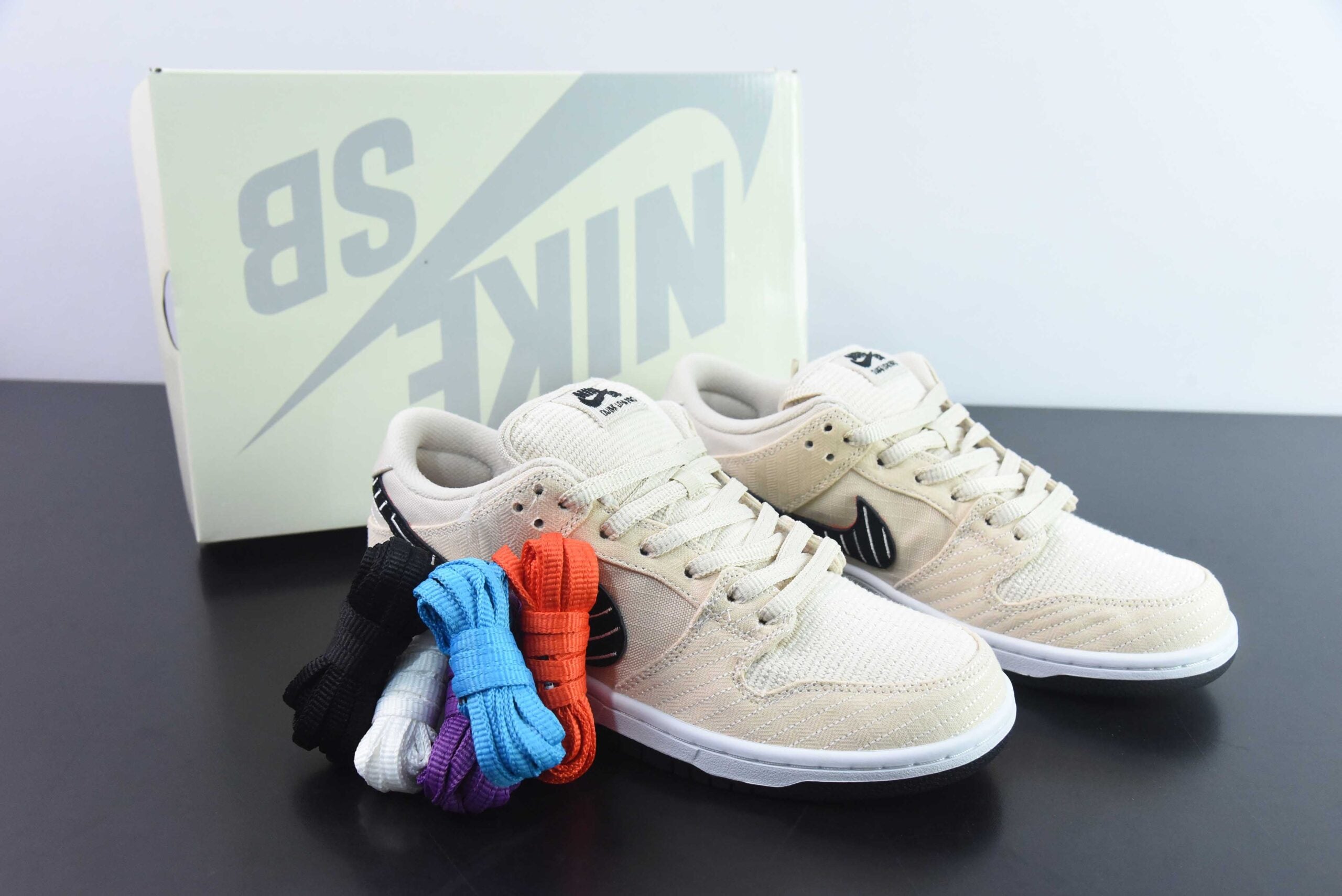 NK DK SB Low "Albino &amp; Preto"