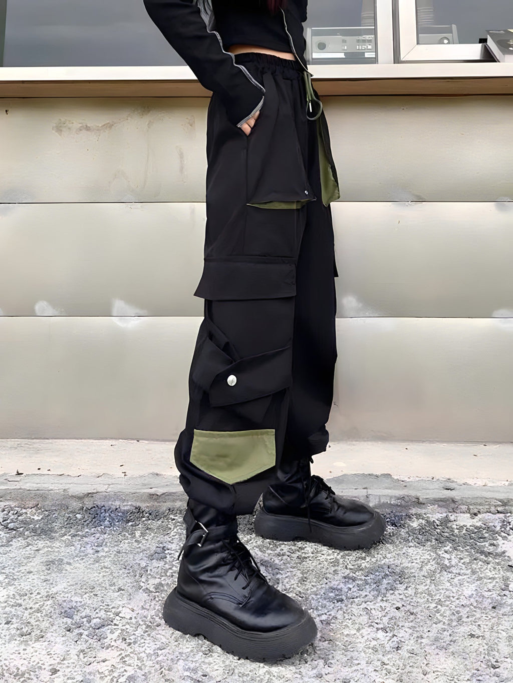 women's high-waisted black cargo pants