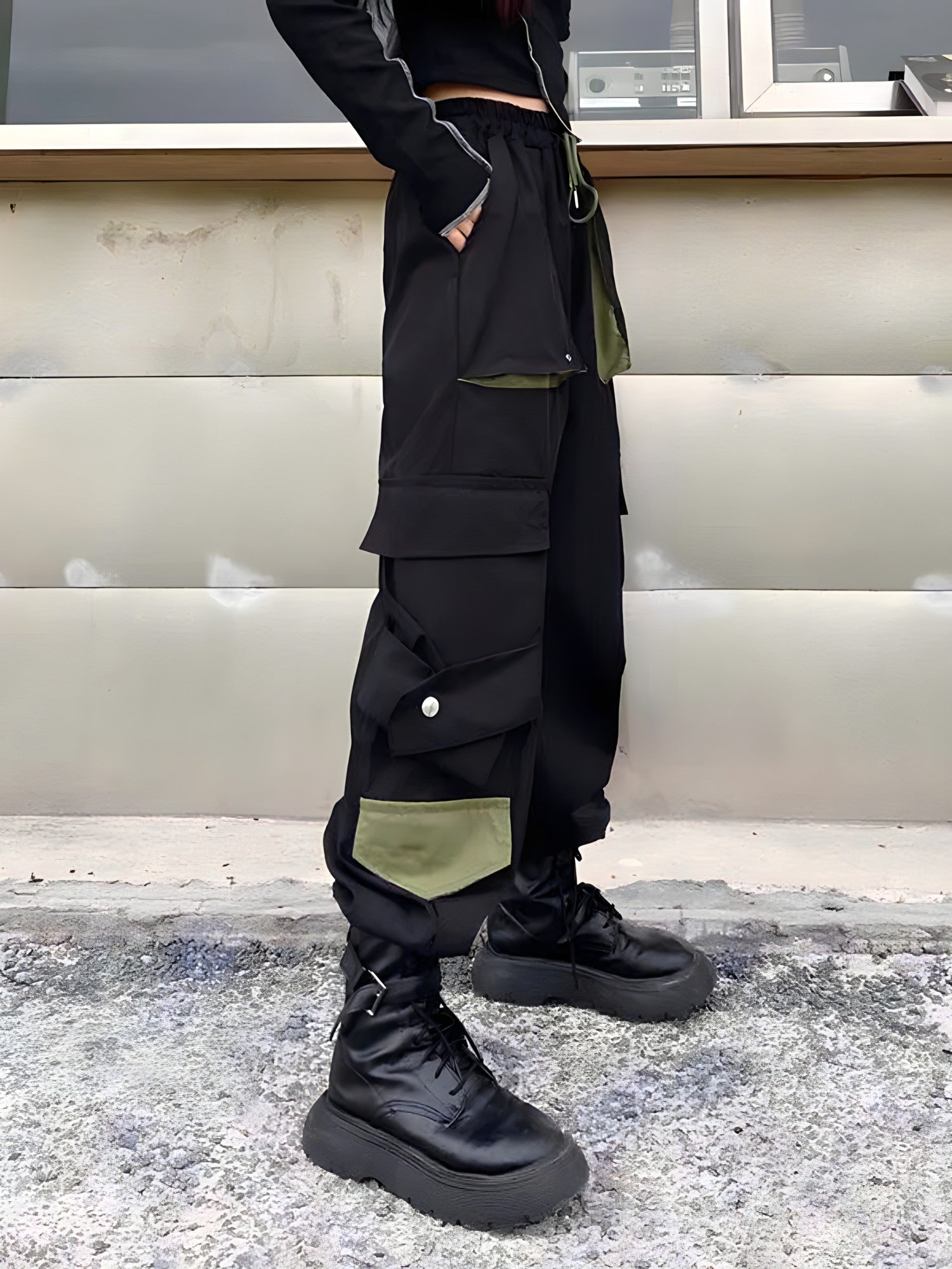 women's high-waisted black cargo pants